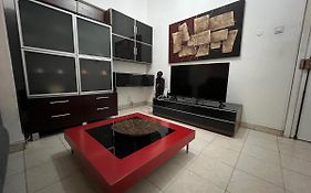 Africa Em Zona Comercial De Luanda